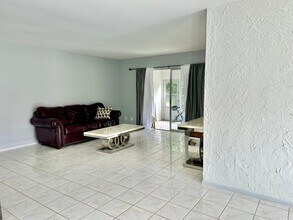 131 Lake Irene Dr in West Palm Beach, FL - Building Photo - Building Photo