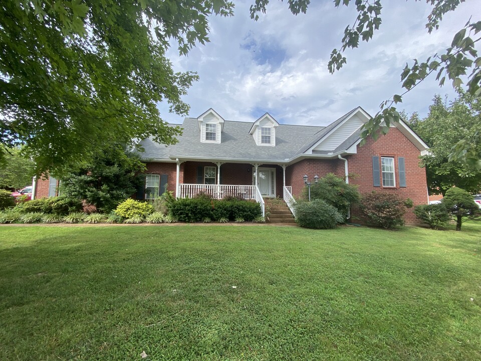 2100 Creek Trail in Goodlettsville, TN - Building Photo