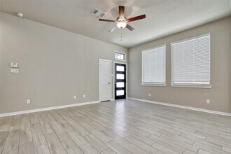 548 Longleaf Pine Dr in Montgomery, TX - Foto de edificio - Building Photo