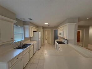 12211 Longfellow Dr in Montgomery, TX - Building Photo - Building Photo