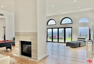 15851 Mulholland Pl in Los Angeles, CA - Building Photo - Building Photo