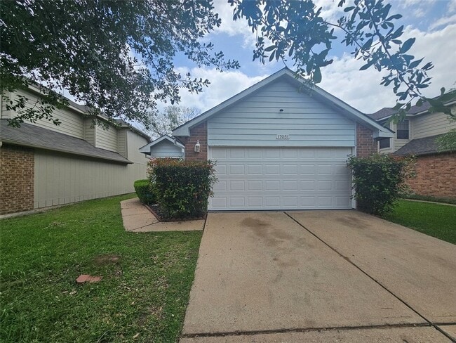 17051 Carbridge Dr in Houston, TX - Building Photo - Building Photo