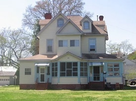 406 S Armistead Ave in Hampton, VA - Building Photo