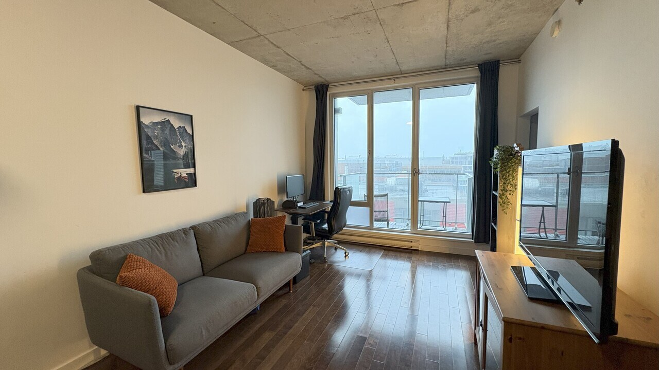 71 Duke Rue in Montréal, QC - Building Photo