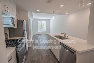 26701 McBean Pkwy in Santa Clarita, CA - Foto de edificio - Building Photo