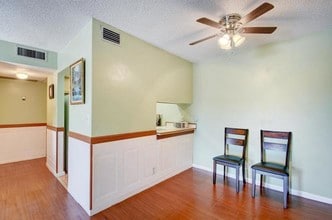 1758 Abbey Rd, Unit 201 in West Palm Beach, FL - Building Photo - Building Photo