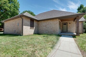 1648 S Jefferson Ave in Springfield, MO - Building Photo - Building Photo