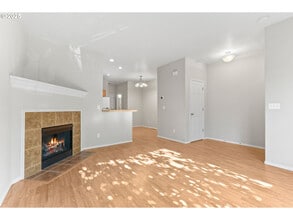 2345 NW Oak Knoll Pl in Beaverton, OR - Building Photo - Building Photo