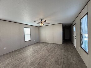 204 Linda St in Conroe, TX - Building Photo - Building Photo