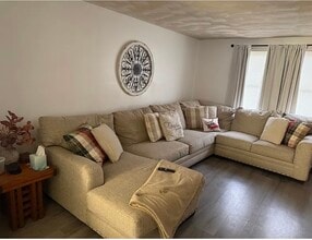 294 Grosvenor Ave, Unit 294 in East Providence, RI - Building Photo - Building Photo