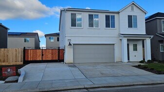 4417 Hampton Wy in Clovis, CA - Building Photo