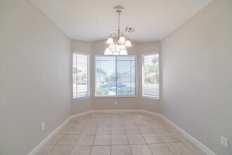 8808 W Adam Ave in Peoria, AZ - Foto de edificio - Building Photo