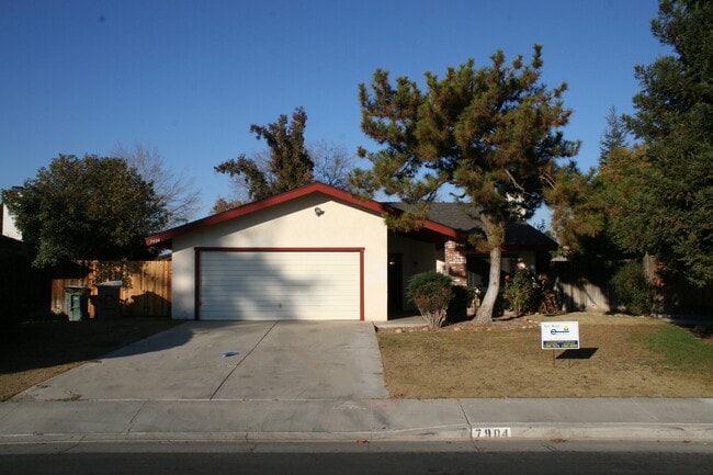 7904 Animas Ct in Bakersfield, CA - Building Photo - Building Photo