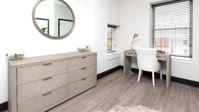 930 N Calvert St in Baltimore, MD - Foto de edificio - Building Photo