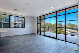 111 N Palm Canyon Dr in Palm Springs, CA - Building Photo - Building Photo