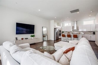 4545 Bowser Ave in Dallas, TX - Building Photo - Building Photo