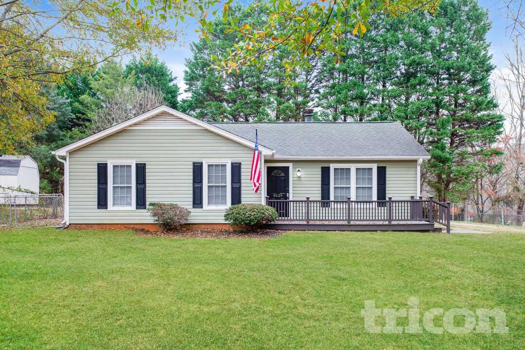 8129 Blairtree Ct in Charlotte, NC - Building Photo