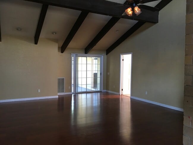 4985 Valley Hi Dr in Sacramento, CA - Building Photo - Building Photo