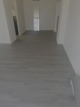 9009 Golf Rd, Unit 2I in Des Plaines, IL - Foto de edificio - Building Photo