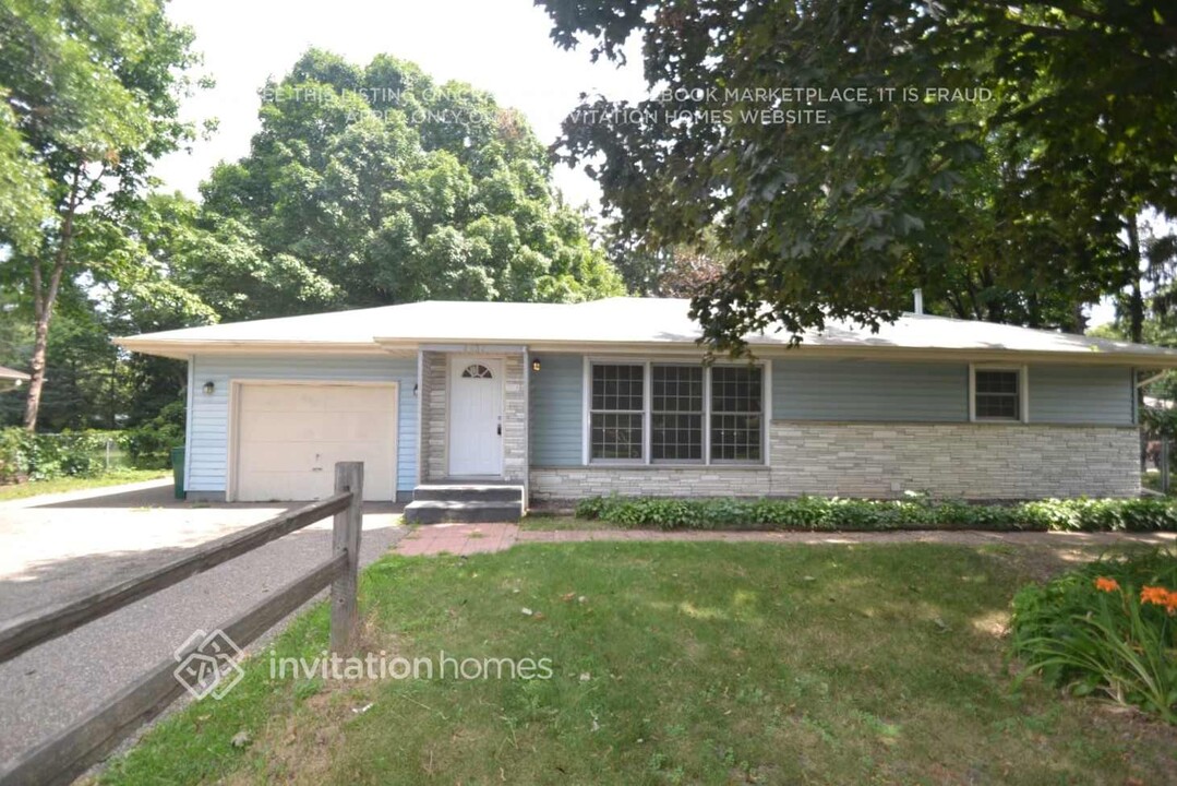 6432 Hampshire Ave N in Minneapolis, MN - Building Photo