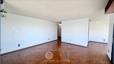 8 Commodore Dr in Emeryville, CA - Building Photo - Building Photo