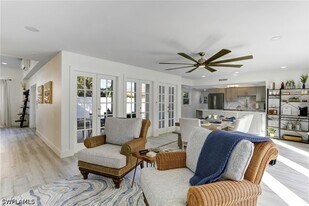10842 Vanderbilt Dr in Naples, FL - Building Photo