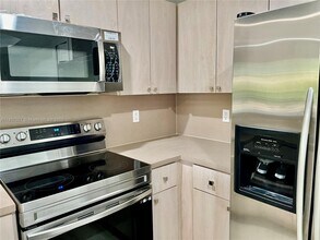 6420 NW 114th Ave in Doral, FL - Building Photo - Building Photo