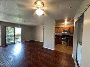2120 Sealion Dr in Las Vegas, NV - Building Photo - Building Photo