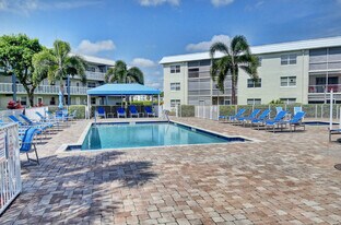 9826 Marina Blvd in Boca Raton, FL - Building Photo