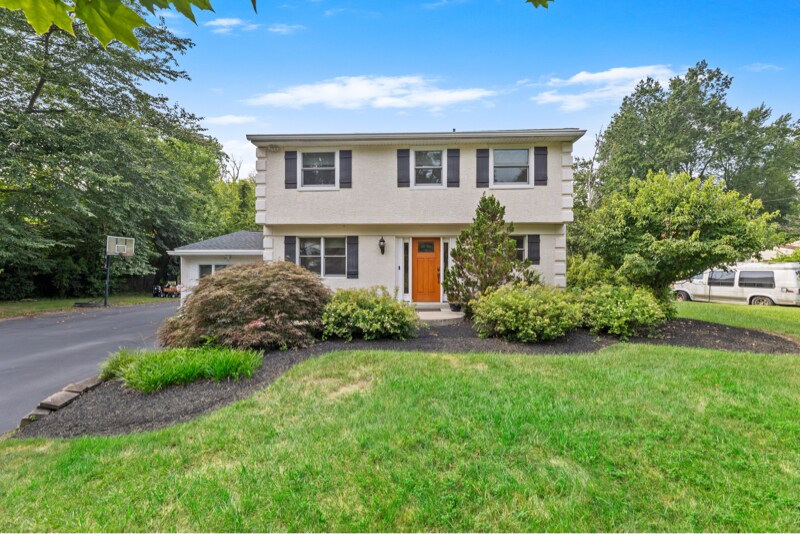 1621 Clearview Ave in Blue Bell, PA - Building Photo