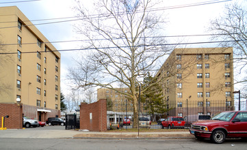 Twin Tower Apartment in Bridgeport, CT - Building Photo - Building Photo