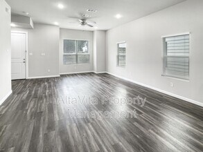 3213 Chenault St in Fort Worth, TX - Foto de edificio - Building Photo