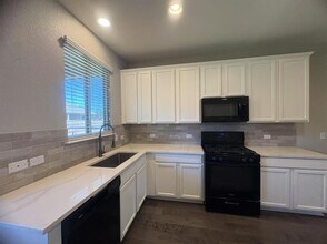 453 Perryville Lp in Liberty Hill, TX - Building Photo - Building Photo