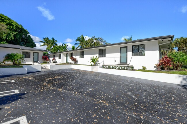 2503 Oceanview Ave in Delray Beach, FL - Foto de edificio - Building Photo