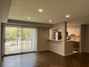 317 Homeland Southway, Unit 2A in Baltimore, MD - Foto de edificio - Building Photo