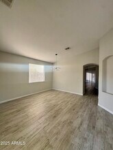 5642 W Lydia Ln in Phoenix, AZ - Foto de edificio - Building Photo