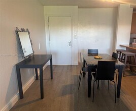 8897 Fontainebleau Blvd in Miami, FL - Building Photo - Building Photo