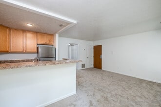 Pine Ridge in Cincinnati, OH - Building Photo - Interior Photo