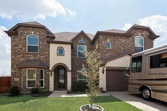 1652 Scarlet Crown Dr in Fort Worth, TX - Foto de edificio - Building Photo