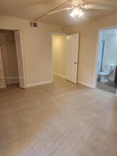 7670 Westwood Dr in Tamarac, FL - Building Photo - Building Photo