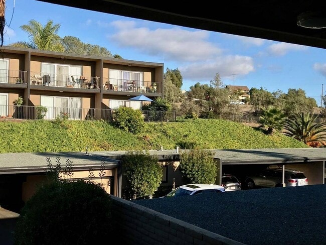 Ocean View Terrace Apartments in Oceanside, CA - Foto de edificio - Building Photo