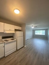 145 Reeb Ln in Florissant, MO - Building Photo - Building Photo