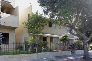 715 E Chestnut Ave in Santa Ana, CA - Building Photo