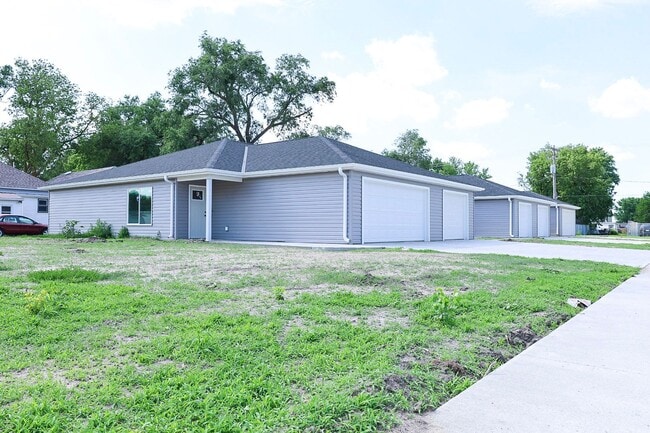 308 E 13th St in Wood River, NE - Building Photo - Building Photo