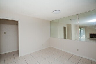 9700 Leawood Blvd in Houston, TX - Building Photo - Building Photo