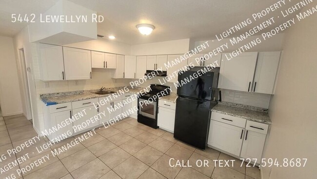 property at 5442 Lewellyn Rd