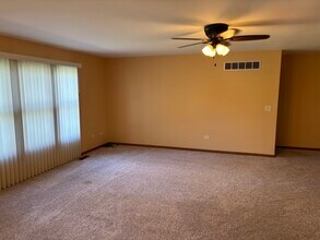 2120 Belvidere Line Dr in Elgin, IL - Building Photo - Building Photo