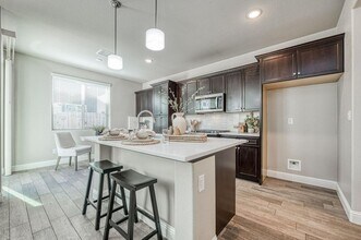 1437 E Via Viola Way in Fresno, CA - Building Photo - Building Photo