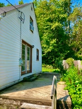 6367 Helen St in South Park, PA - Foto de edificio - Building Photo