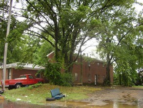 Lions Estate in Memphis, TN - Foto de edificio - Building Photo